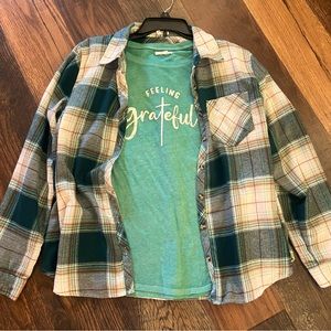 Women’s flannel and t- shirt